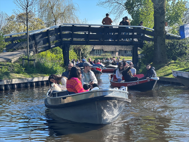 Hollanda'nın araba yolu olmayan köyü: Giethoorn