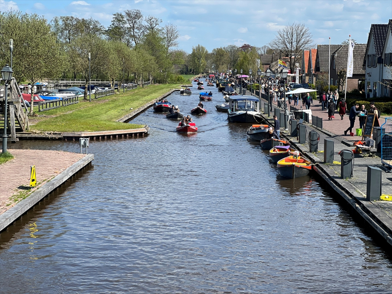 Hollanda'nın araba yolu olmayan köyü: Giethoorn