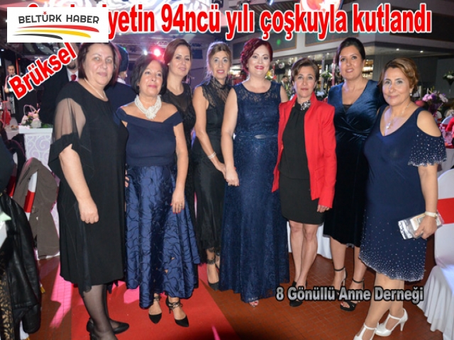 8 Gönüllü Anne'den Cumhuriyet Balosu