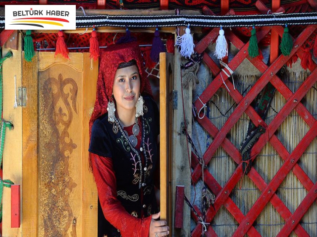 Kırgız Türkleri zafer kutlamalarına renk katıyor