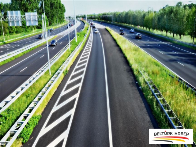 Hollanda’da otoyollarda hız sınırı gündüzleri saatte 100 kilometre