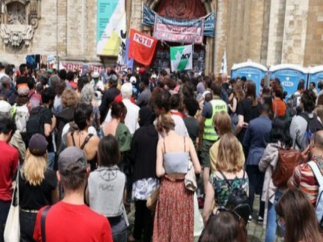 Belçika'da, açlık grevinde olan sığınmacılara destek gösterisi