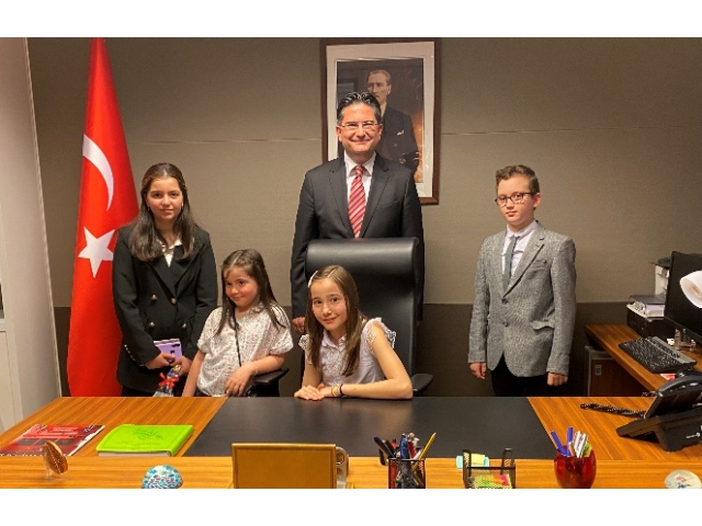 Başkonsolos Umut Deniz Yarının Büyüklerine ‘Koltuk Devretti ‘