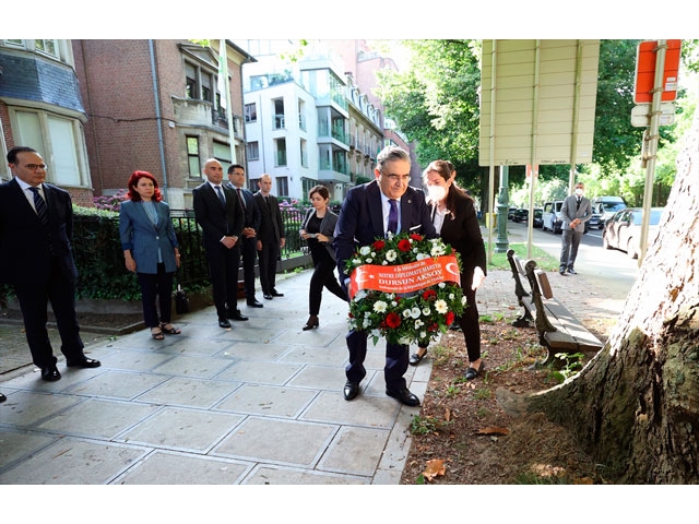 Belçika'da şehit edilen Türk diplomat Dursun Aksoy anıldı