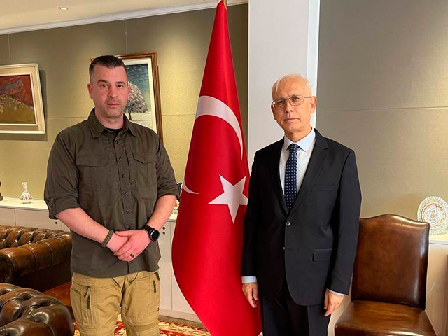 Belçikalı gönüllü kurtarma ekibi şefi, halen enkazdan canlı çıkarılmasını "mucize" olarak niteledi
