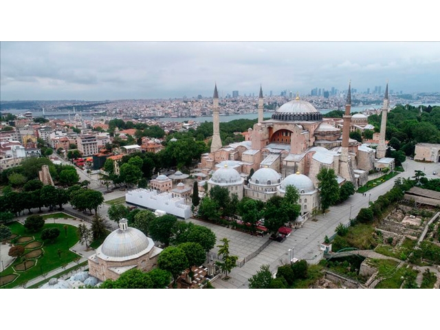 Ayasofya-i Kebir Camii Şerifi'ne turistlerin giriş ücreti 25 euro oldu