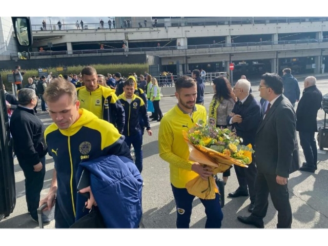 Fenerbahçe, Belçika'da çiçeklerle karşılandı