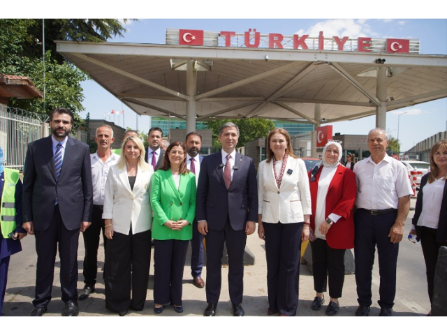 Sırakaya, Kapıkule'de gurbetçileri uğurladı