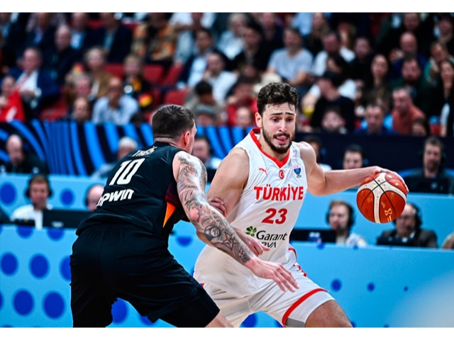 12 Dev Adam, 2025 Avrupa Basketbol Şampiyonası'nda ikinci olarak gümüş madalya elde etti