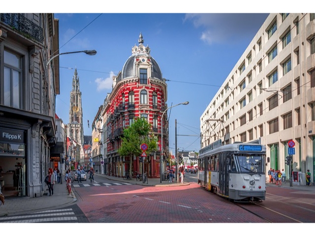 Anvers'de tramvay kazasında 9 kişi yaralandı