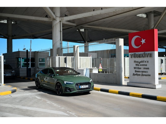 Emekli gurbetçiler yaz dönemini geçirecekleri yurda giriş yapmaya başladı