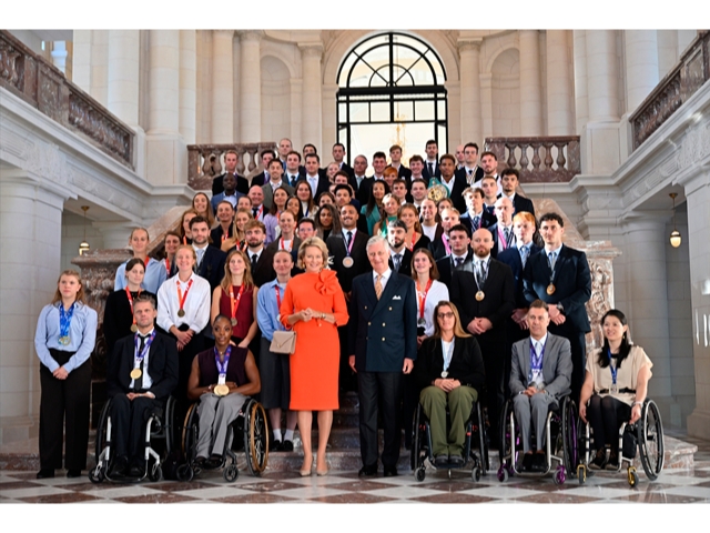 Belçika Kralı Philippe ve Kraliçe Mathilde, başarılı sporcuları Laeken Şatosu’nda kabul etti