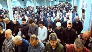 Belçika'da Müslümanlar Ramazan Bayramı namazını kıldı