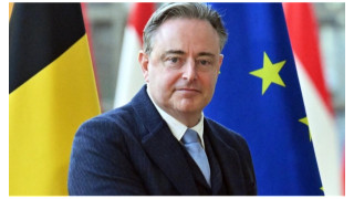 Başbakan De Wever'e baskılar artıyor