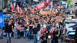 Brüksel'de öğrenciler eğitim ücretlerindeki artışı protesto etti